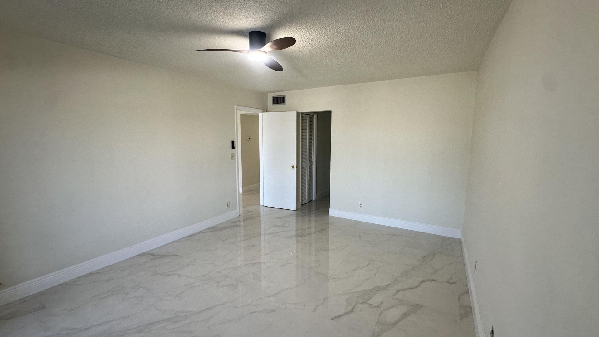 330 SE 2nd Street, Unit 202g, Hallandale Beach, FL 33009 Photo