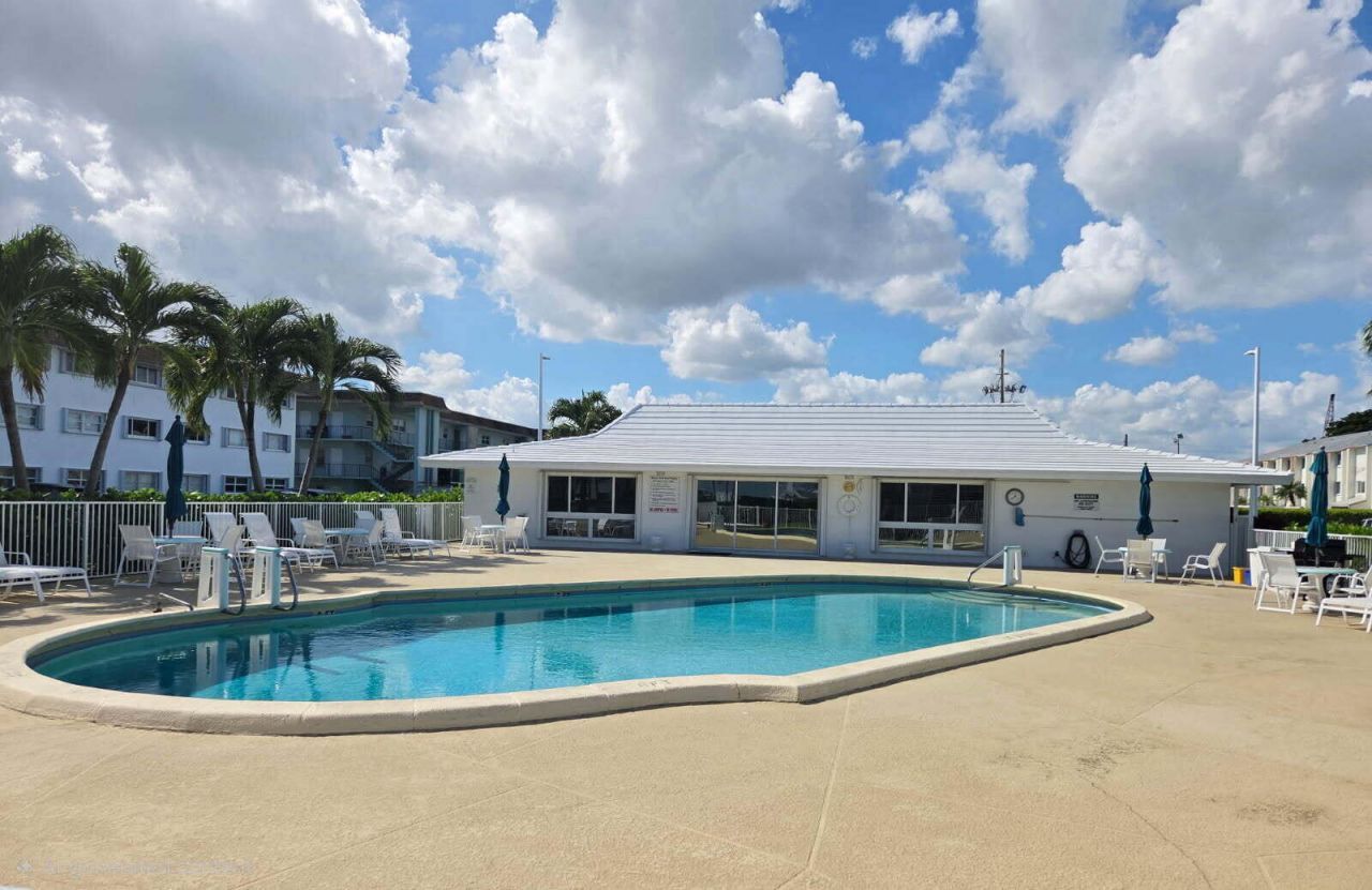 110 Shore Court, Unit 112b, North Palm Beach, FL 33408 Photo