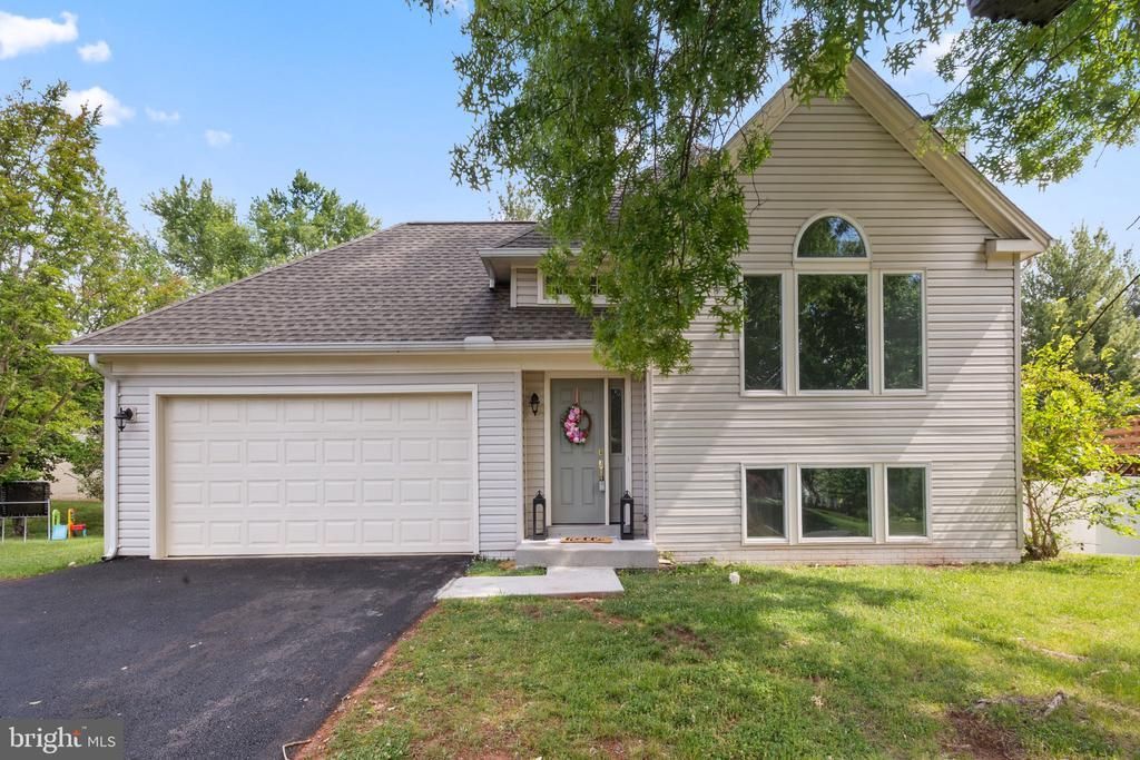 14516 Oak Cluster Drive, Centreville, VA 20120 Main Photo