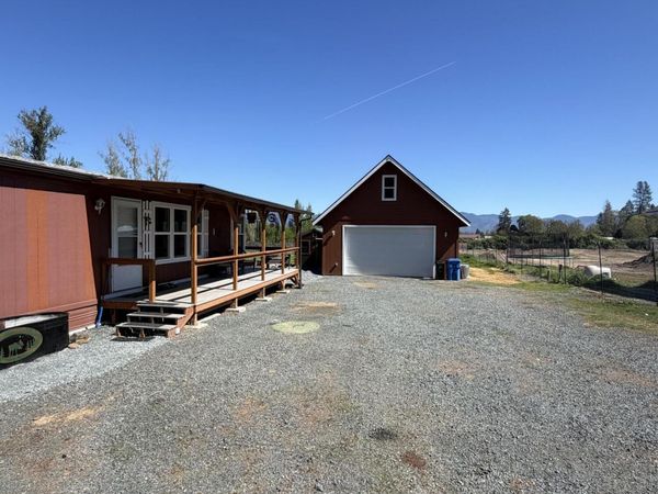 1807 Rounds Avenue, Grants Pass, OR 97527