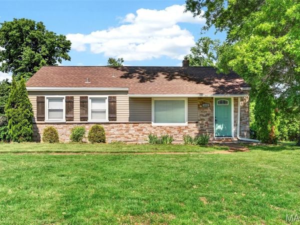 112 Robin Hill Lane , Ballwin, MO 63021