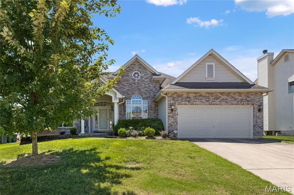 1968 Timberwood Crossing Drive, Florissant, MO 63031 Main Photo
