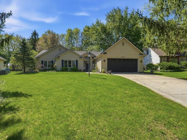 9720 Pioneer Trail, Leo, IN 46765
