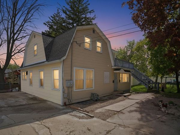 612 Oak Street , Woodstock, IL 60098