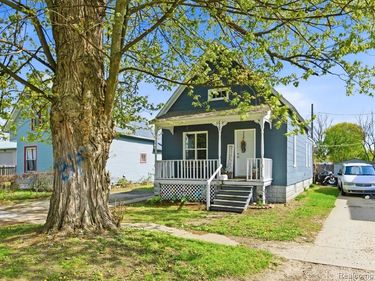 2506 Division Street, Port Huron, MI 48060