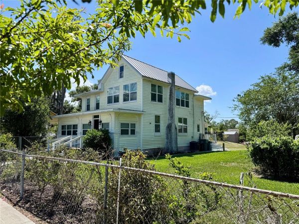 708 E LEMON AVENUE , EUSTIS, FL 32726