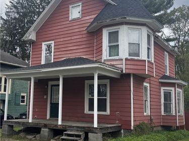 15 Washburn Avenue , Franklinville, NY 14737