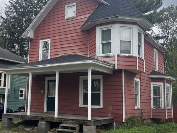 15 Washburn Avenue , Franklinville, NY 14737