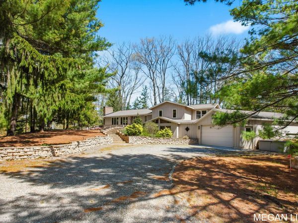 7135 Lakeshore Avenue, West Olive, MI 49460