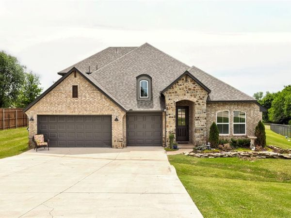 13501 Hickory Way, Edmond, OK 73025