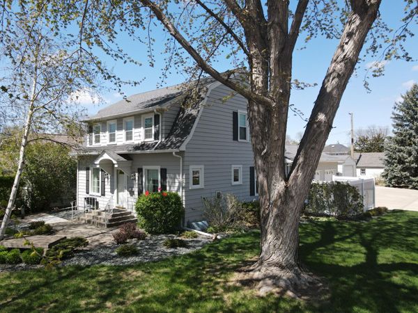 1120 E 3rd Ave, Mitchell, SD 57301