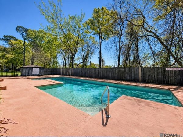 1825 S Brightside View Dr, Unit #B, Baton Rouge, LA 70820