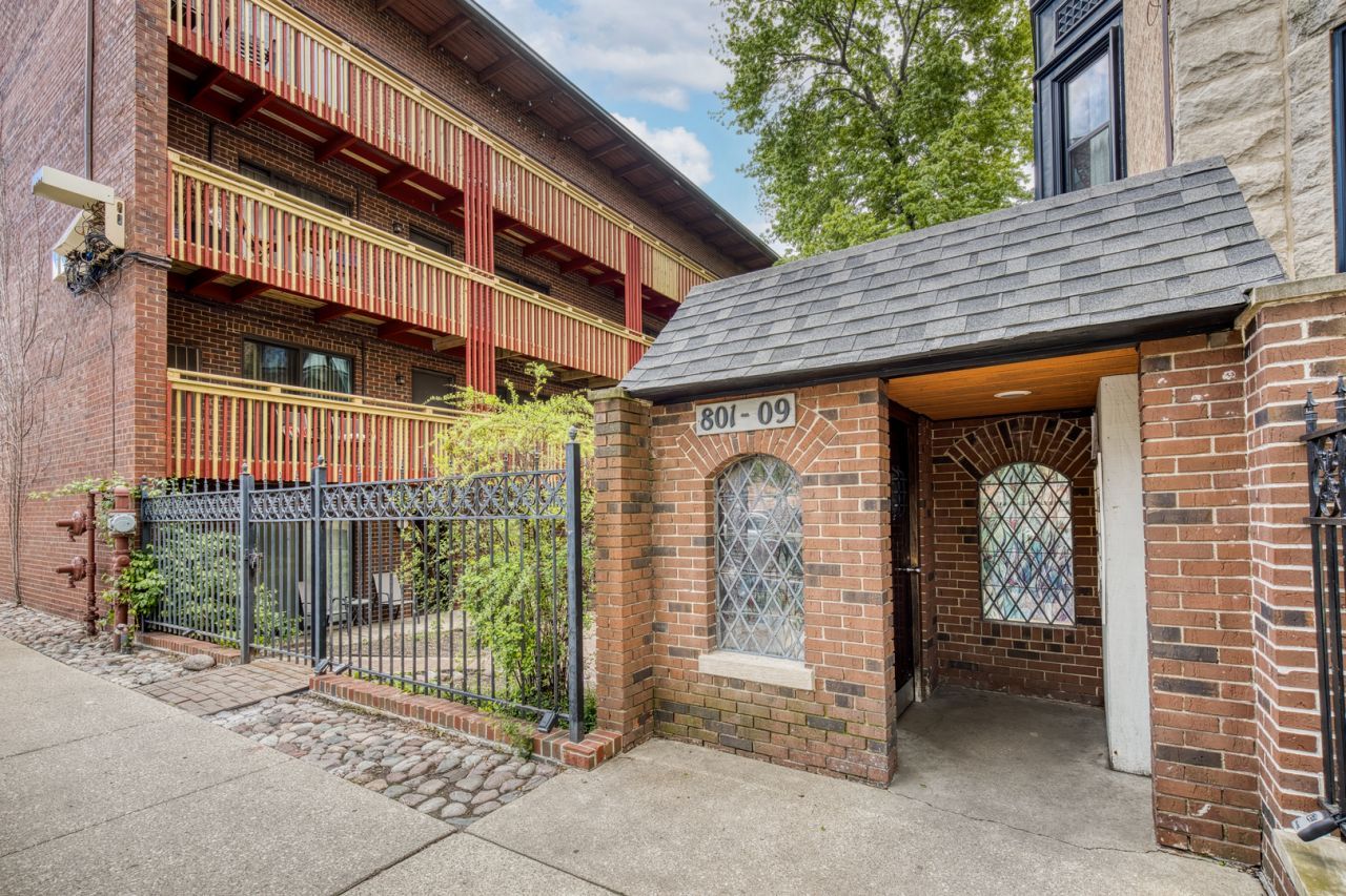 801 W Oakdale Avenue, Unit 1B, Chicago, IL 60657 Main Photo