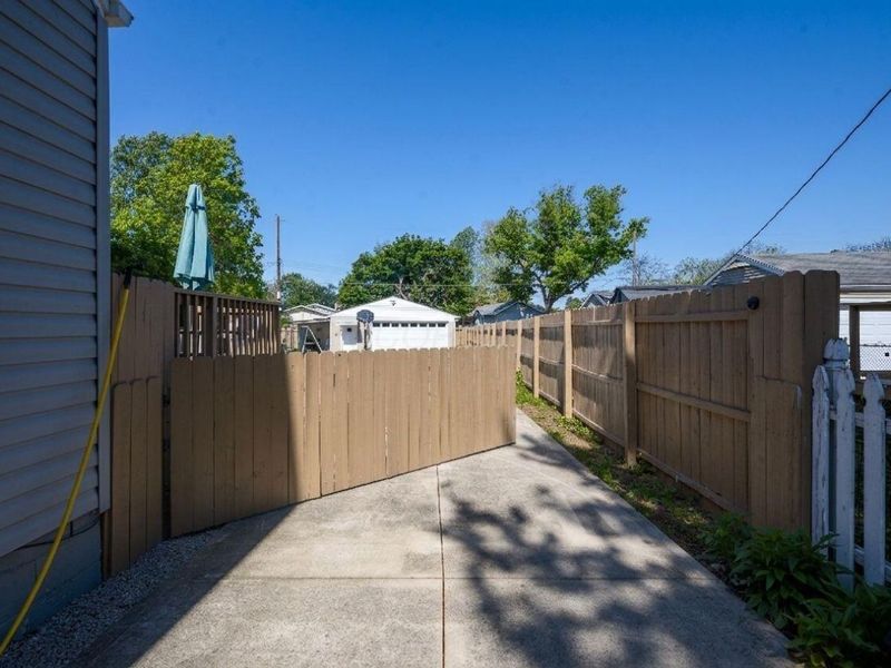 93 Buena Vista Avenue, Columbus, OH 43228 Photo 22