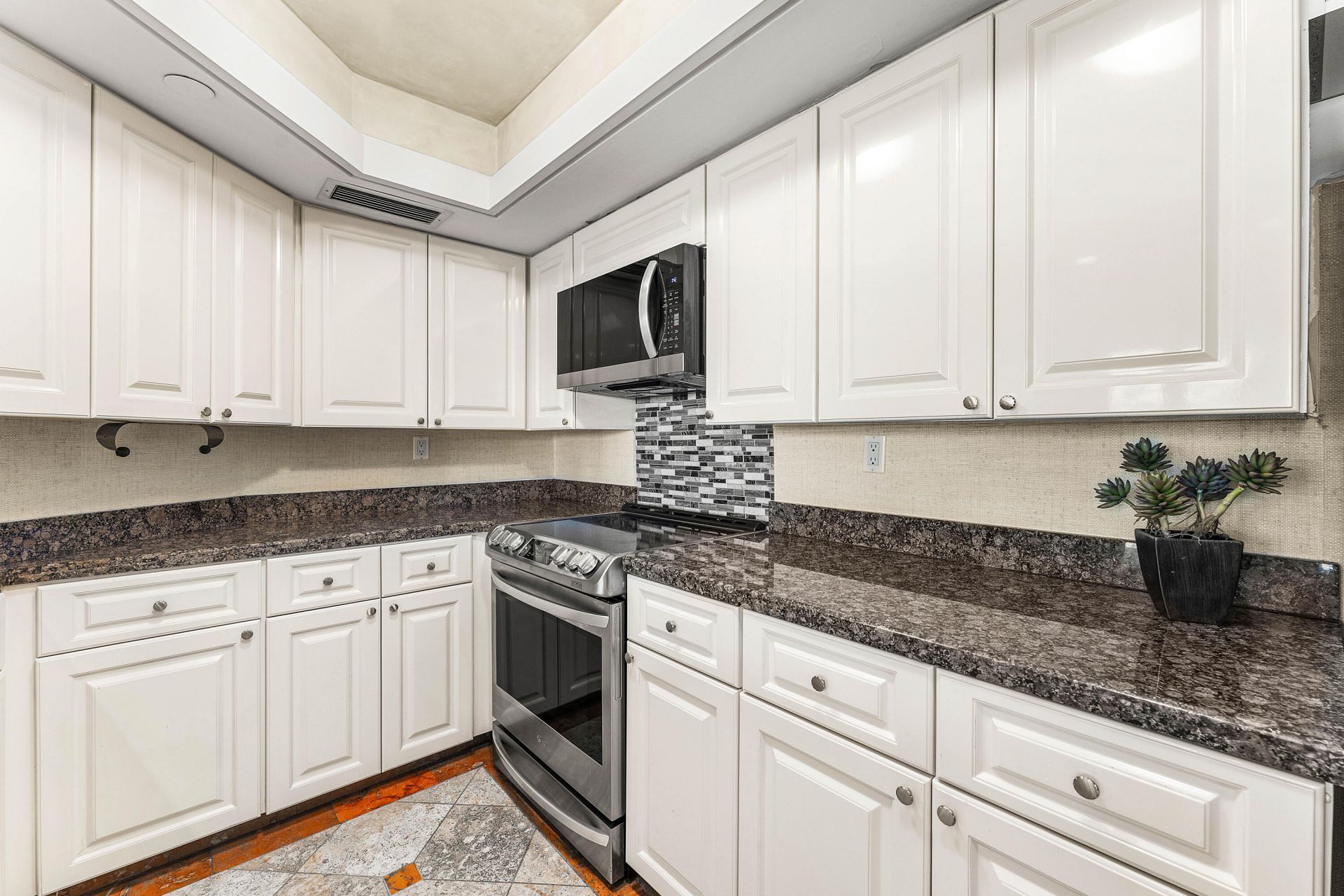 100 SE 5th Avenue, Unit 410, Boca Raton, FL 33432 Photo