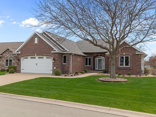 849 Whisper Falls Ln, Menasha, WI 54952