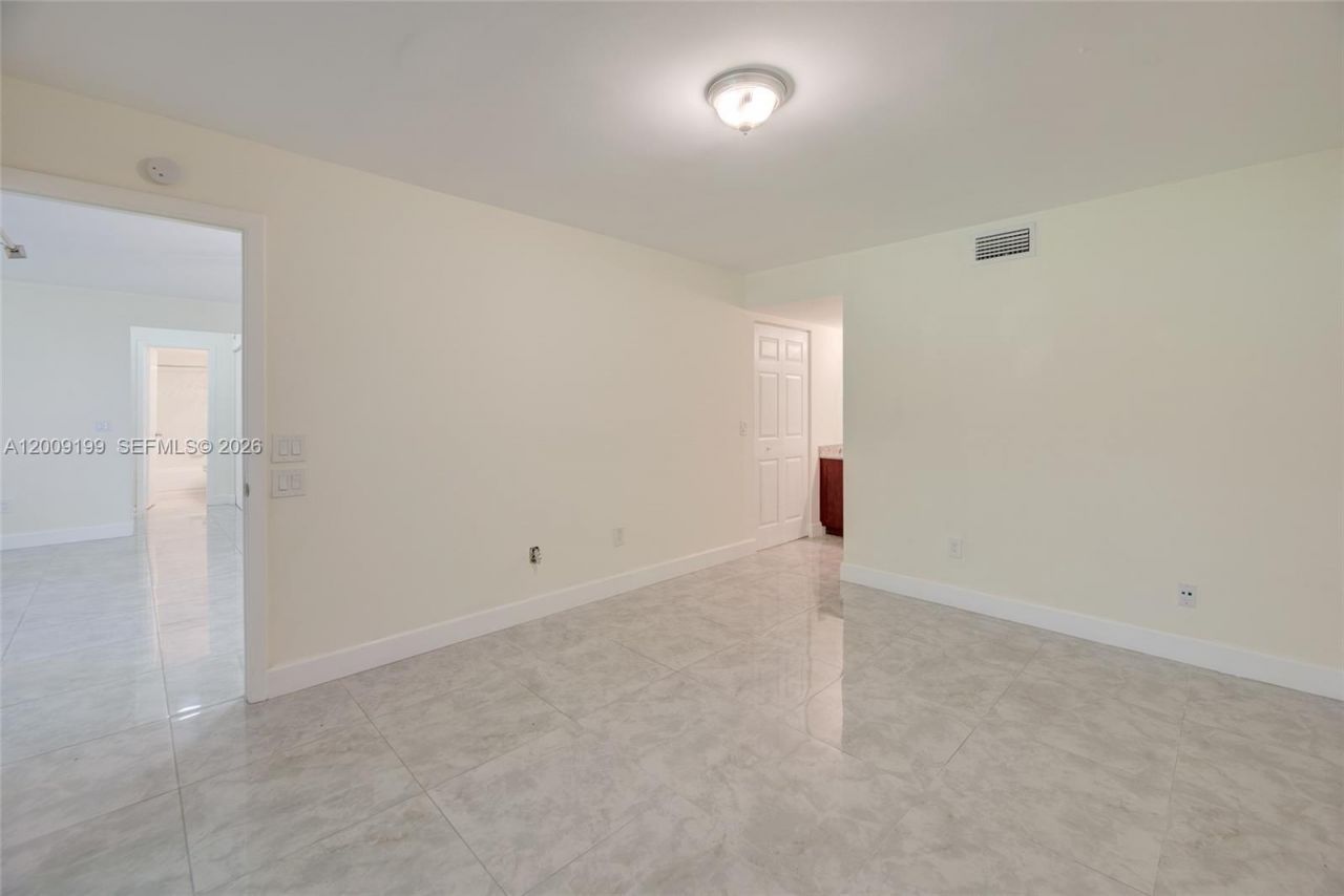 20160 NE 3rd Ct , Unit 3, Miami, FL 33179 Photo