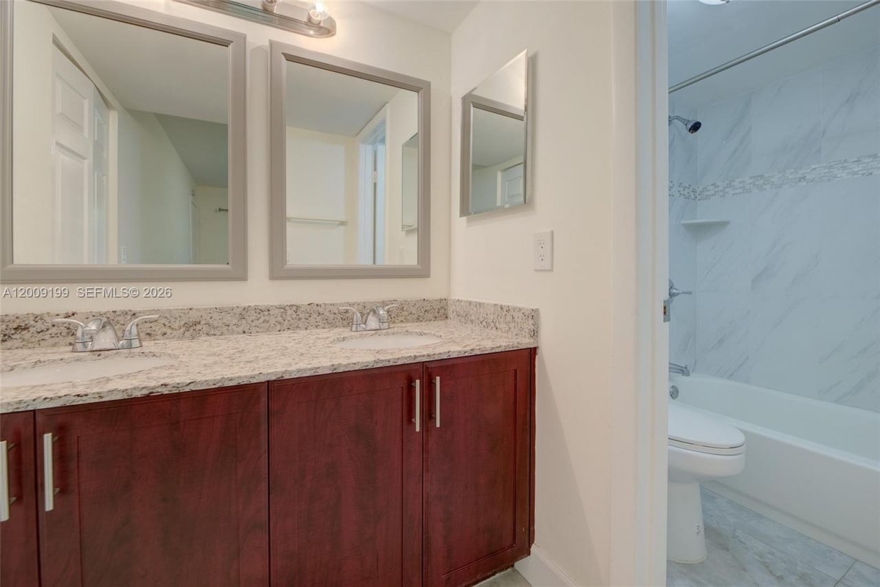 20160 NE 3rd Ct , Unit 3, Miami, FL 33179 Photo