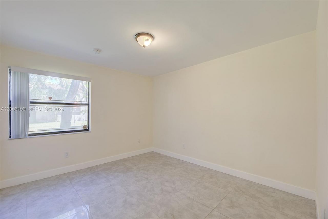 20160 NE 3rd Ct , Unit 3, Miami, FL 33179 Photo