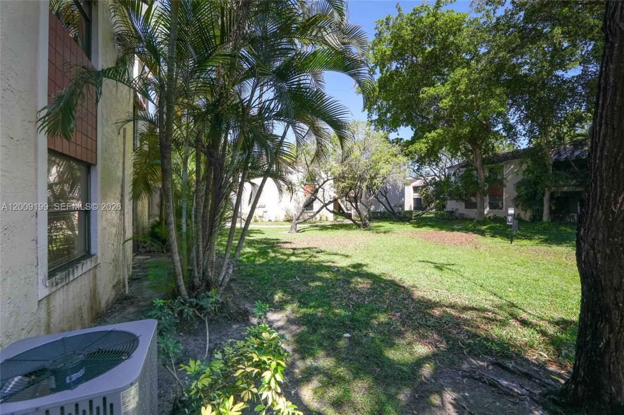 20160 NE 3rd Ct , Unit 3, Miami, FL 33179 Photo