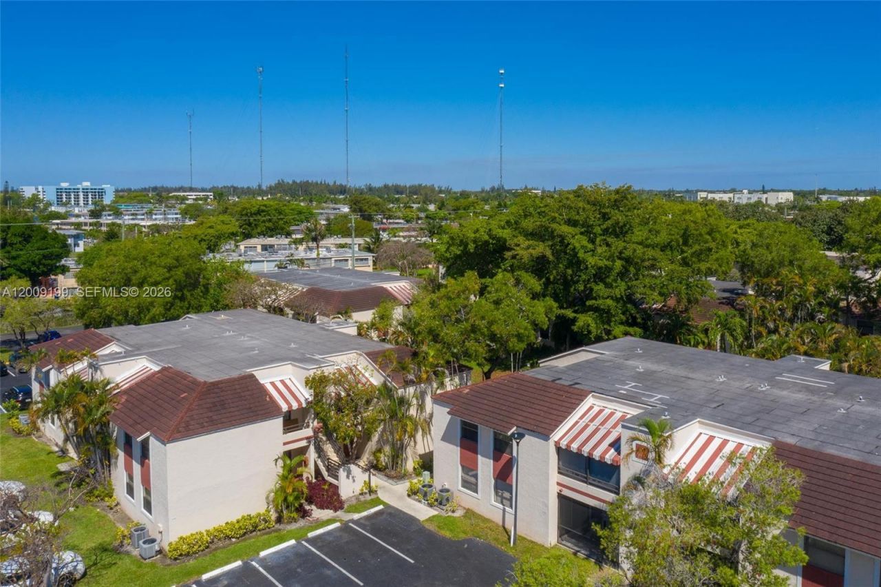 20160 NE 3rd Ct , Unit 3, Miami, FL 33179 Photo