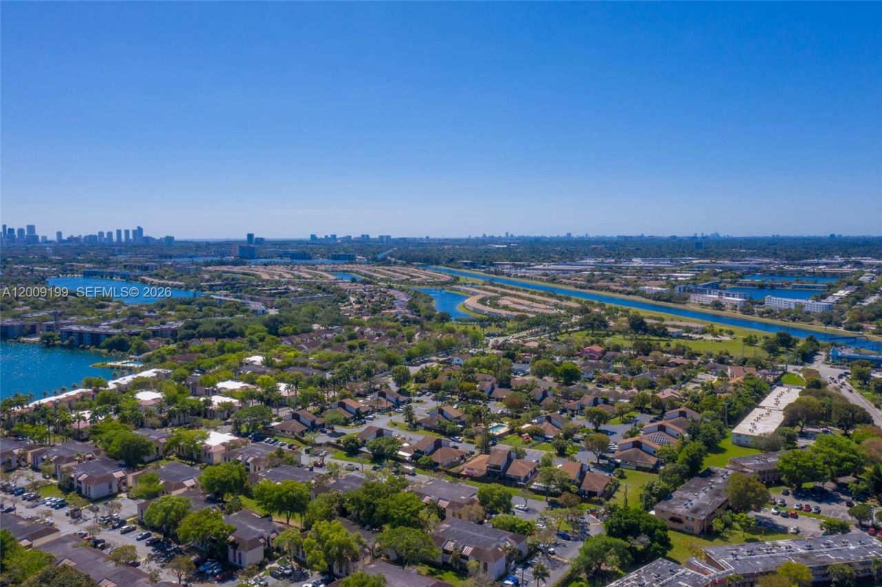 20160 NE 3rd Ct , Unit 3, Miami, FL 33179 Photo