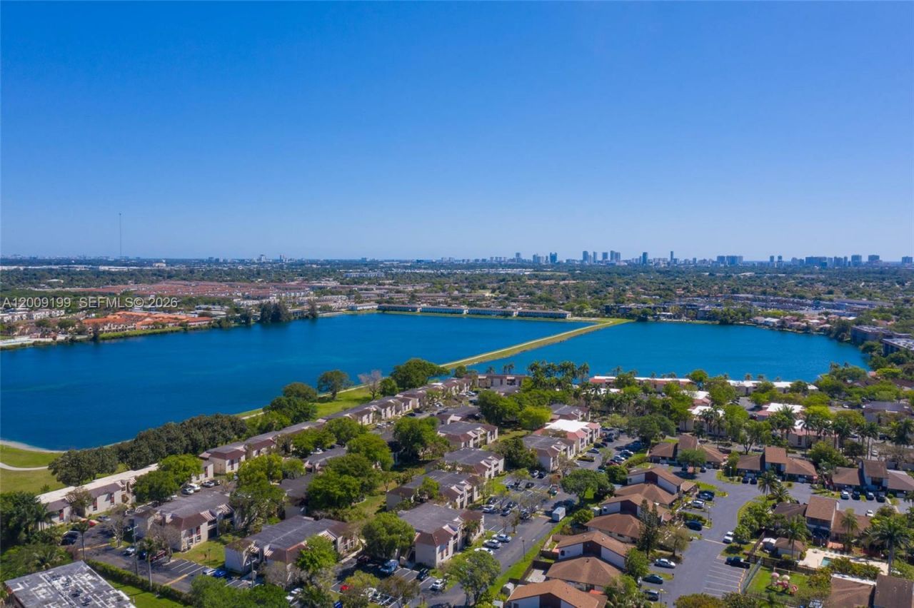 20160 NE 3rd Ct , Unit 3, Miami, FL 33179 Photo