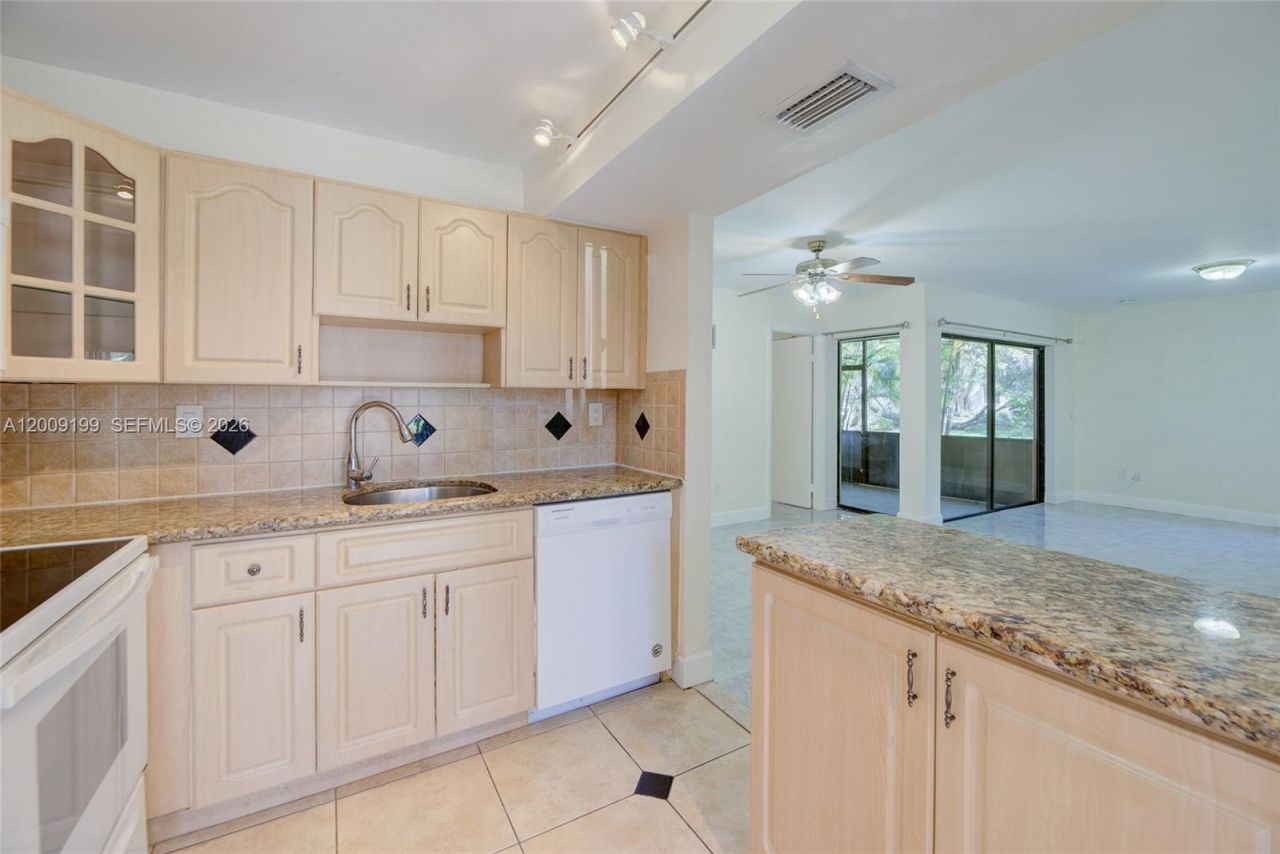 20160 NE 3rd Ct , Unit 3, Miami, FL 33179 Photo