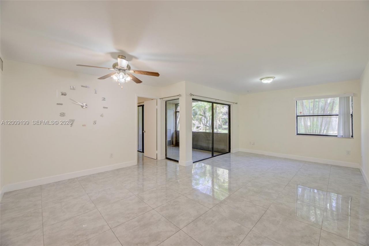 20160 NE 3rd Ct , Unit 3, Miami, FL 33179 Photo