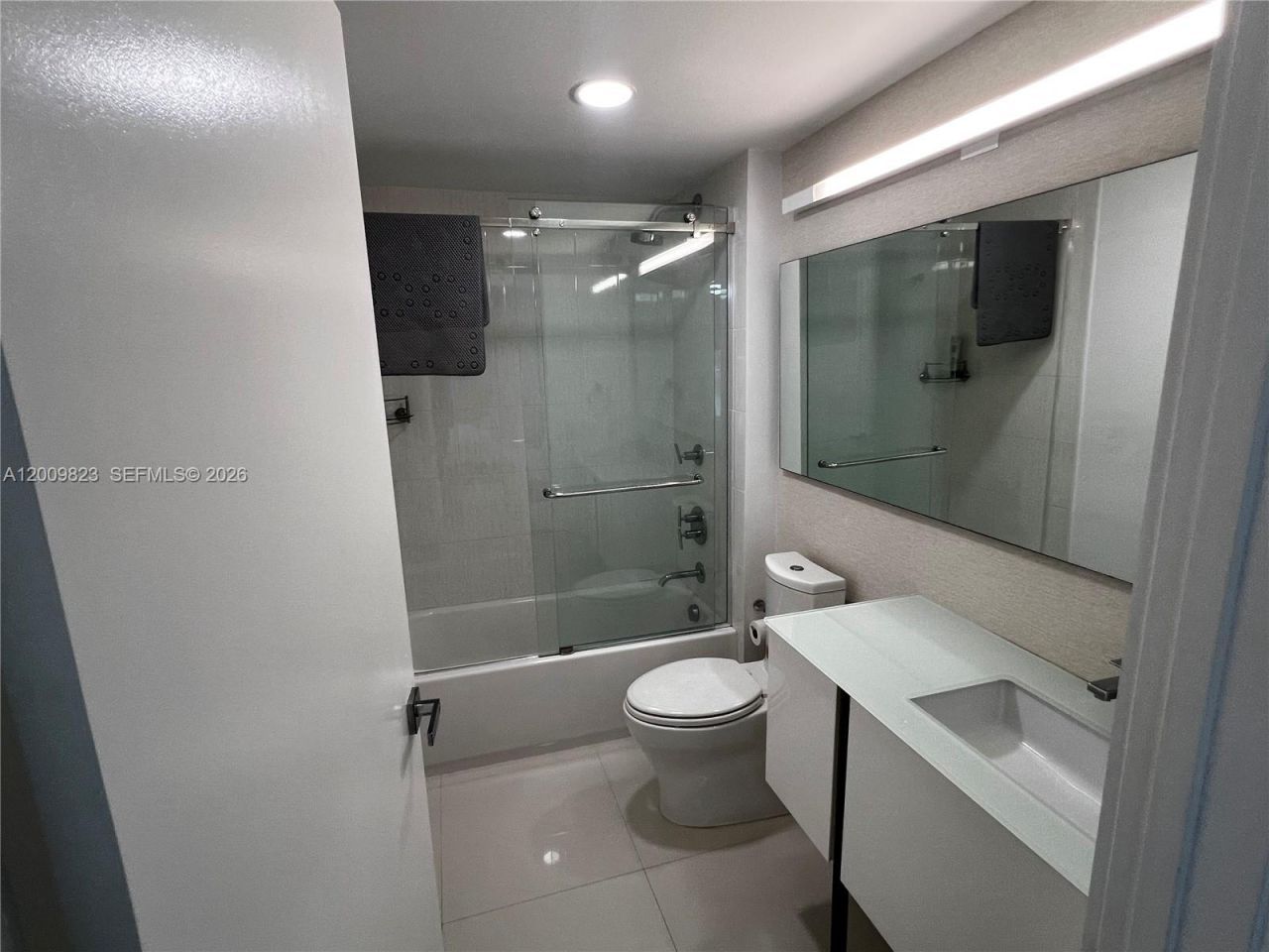 18671 Collins Ave , Unit 402, Sunny Isles Beach, FL 33160 Photo
