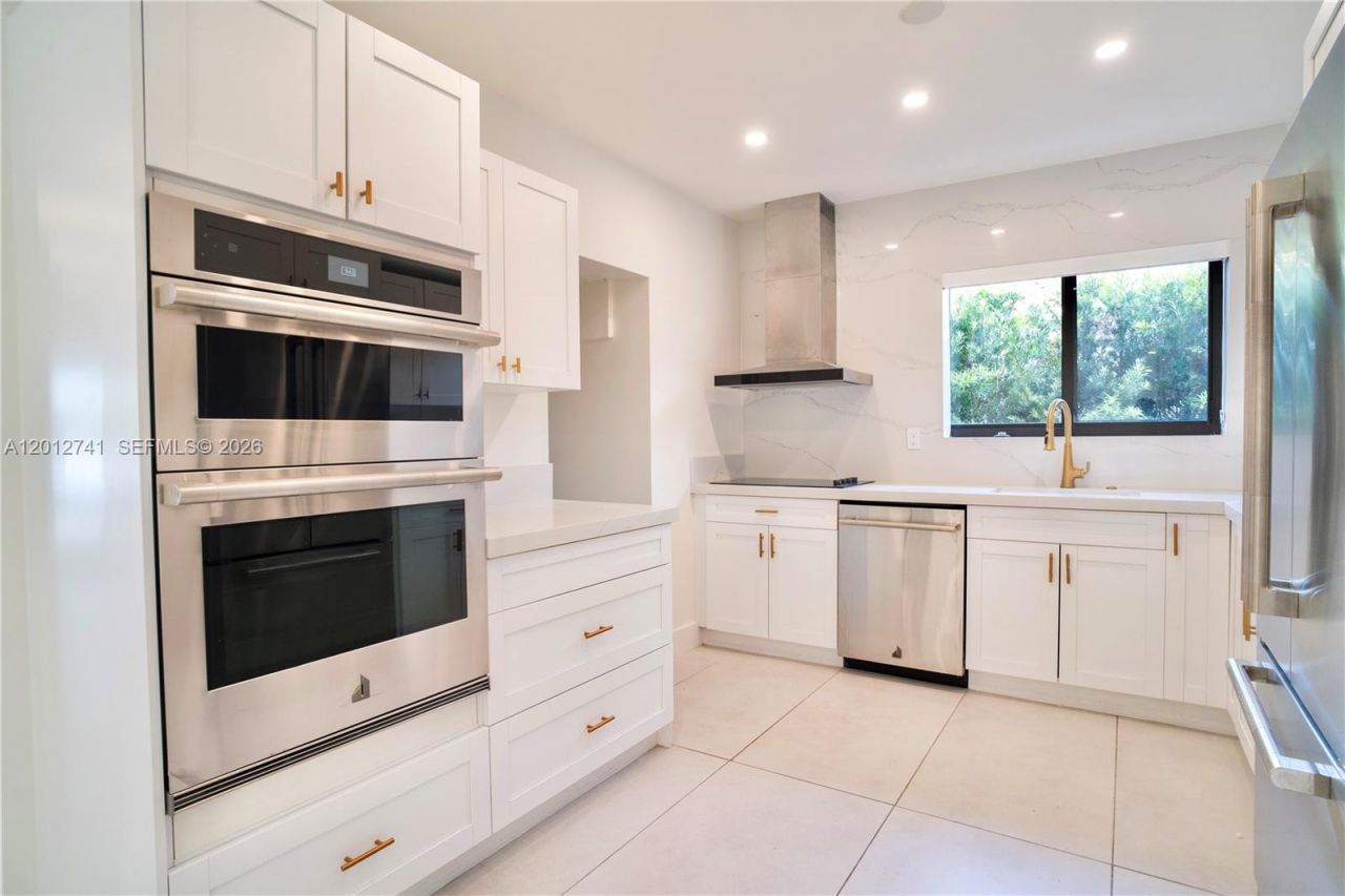 8811 Carlyle Ave , Surfside, FL 33154 Photo