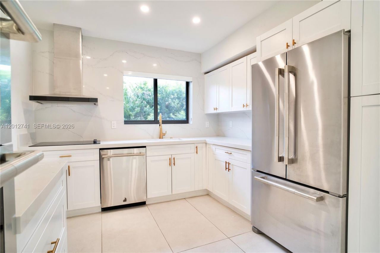 8811 Carlyle Ave , Surfside, FL 33154 Photo