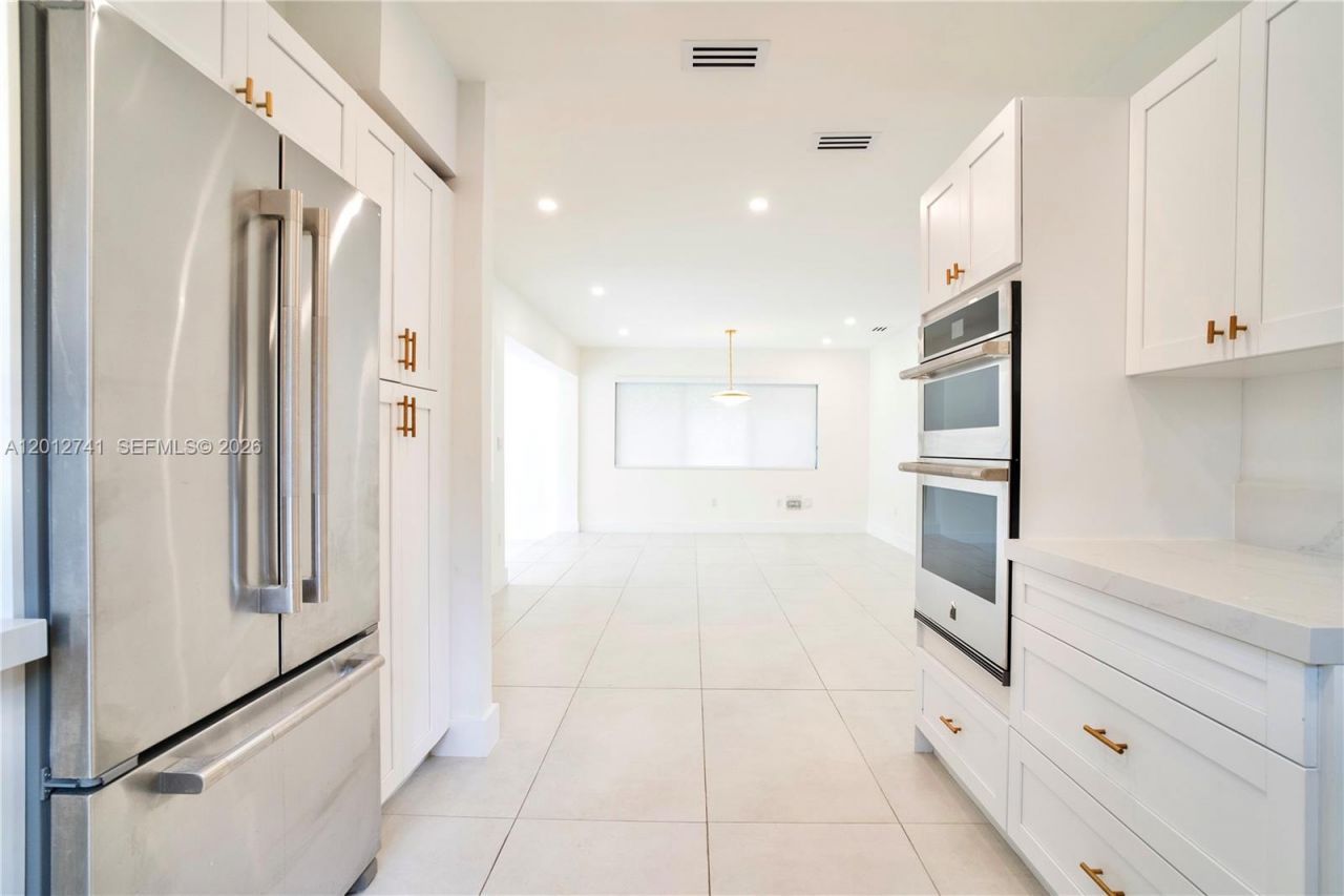 8811 Carlyle Ave , Surfside, FL 33154 Photo