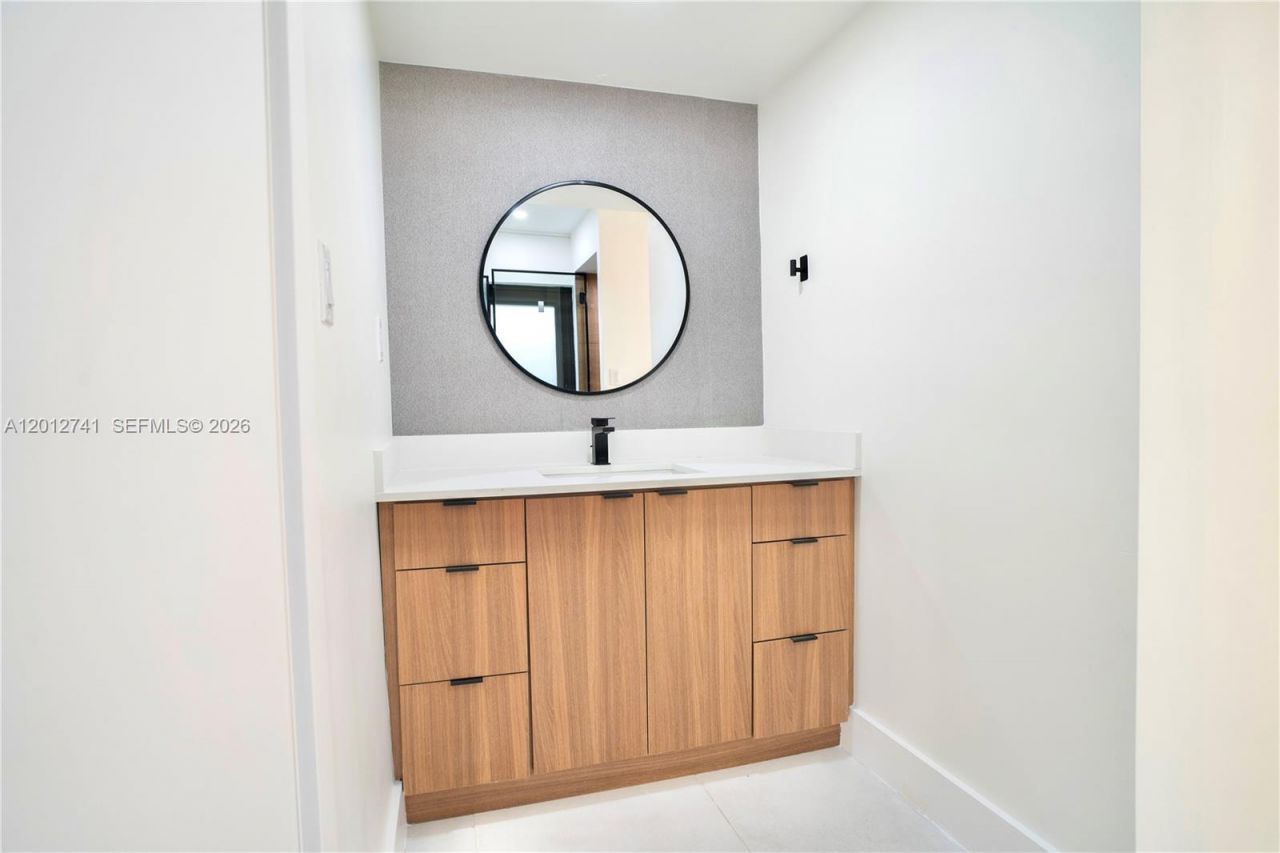 8811 Carlyle Ave , Surfside, FL 33154 Photo