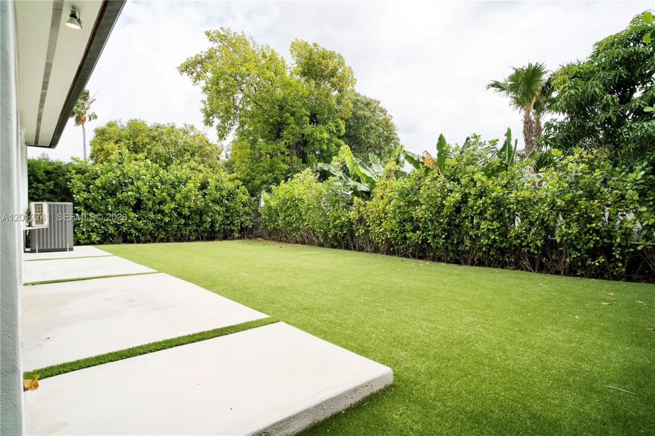 8811 Carlyle Ave , Surfside, FL 33154 Photo