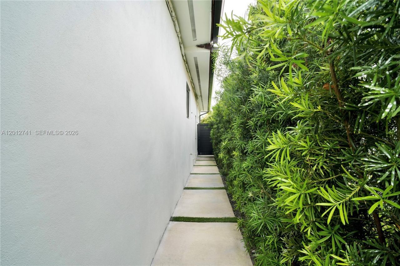 8811 Carlyle Ave , Surfside, FL 33154 Photo