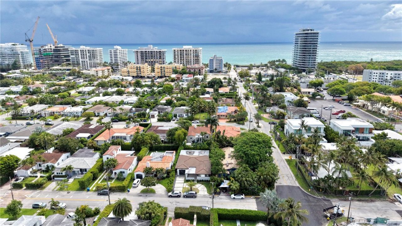 8811 Carlyle Ave , Surfside, FL 33154 Photo