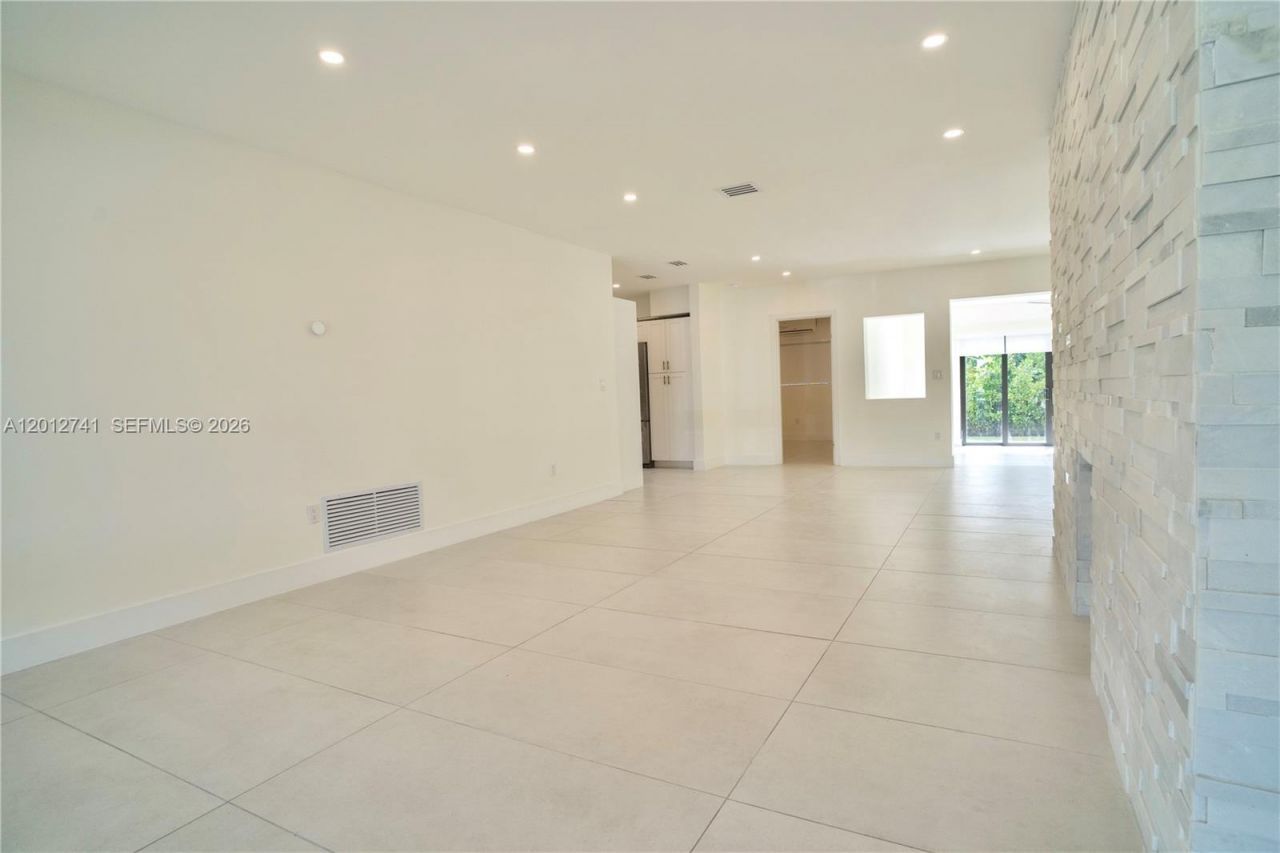 8811 Carlyle Ave , Surfside, FL 33154 Photo
