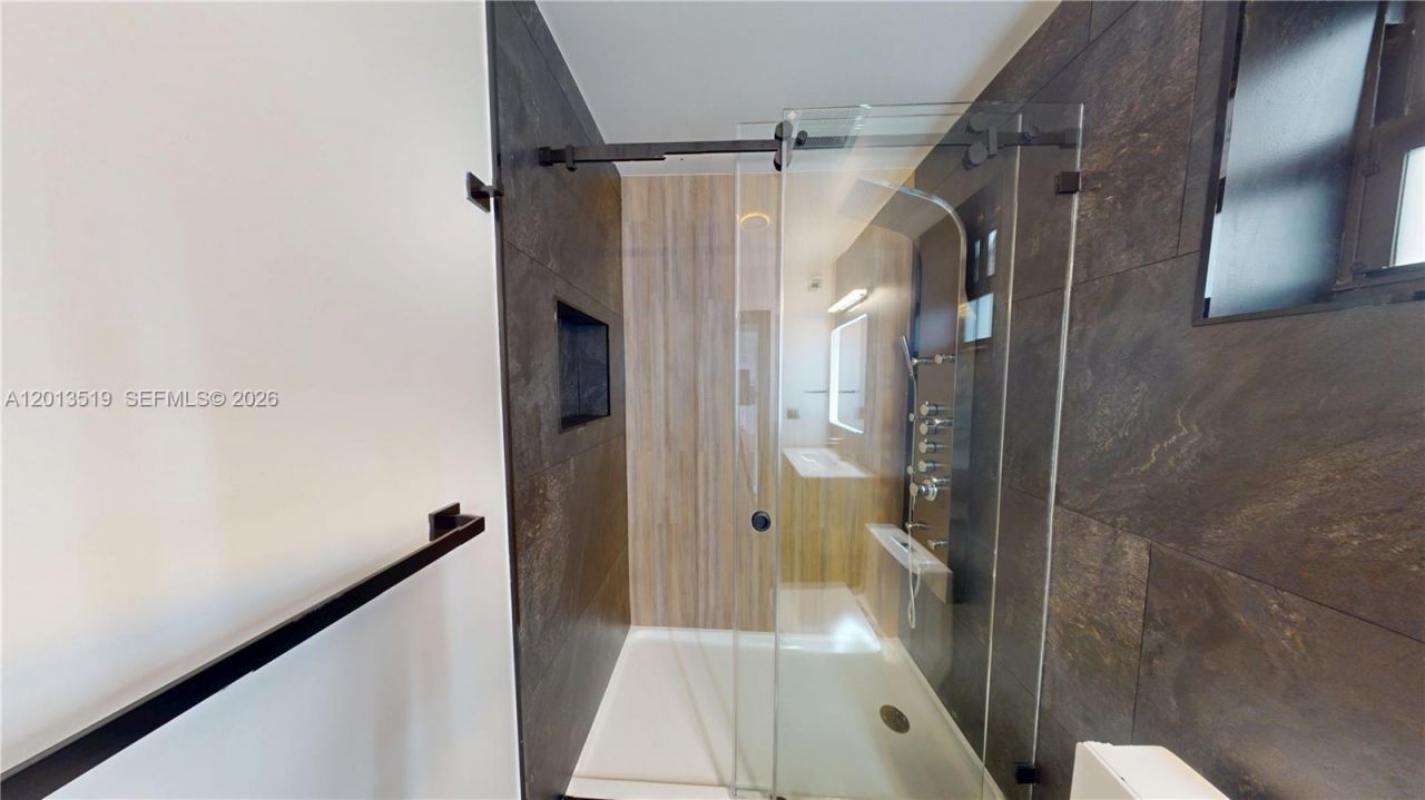 516 NW 2nd Ave , Unit 2, Hallandale Beach, FL 33009 Photo