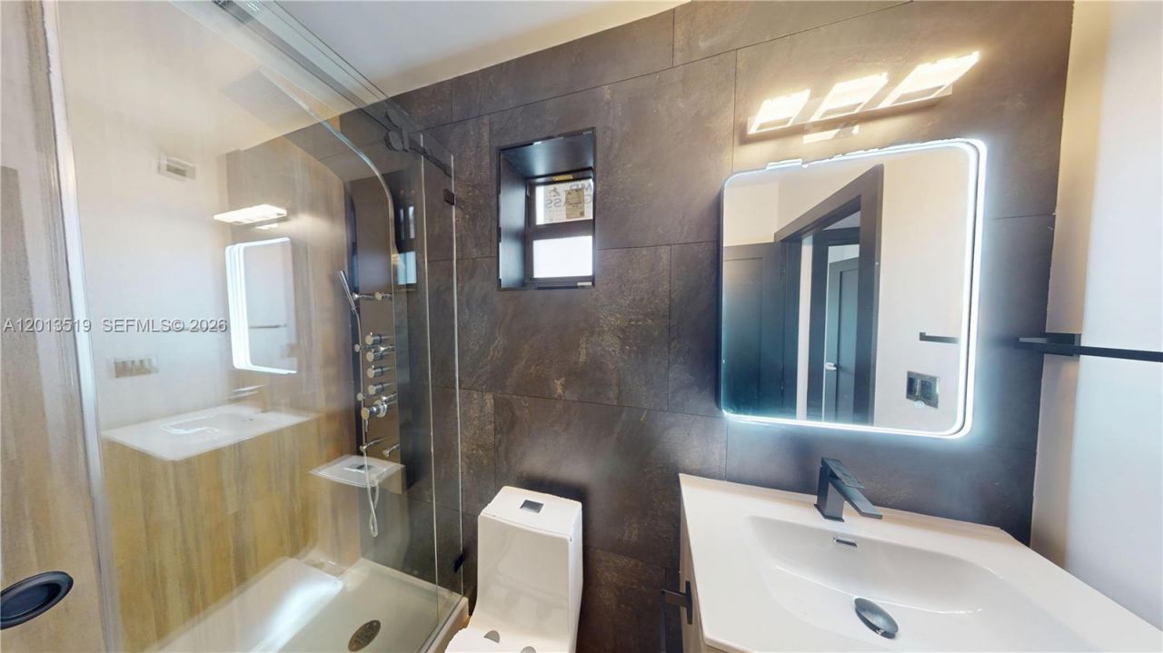 516 NW 2nd Ave , Unit 2, Hallandale Beach, FL 33009 Photo