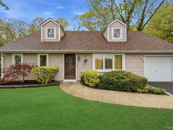 164 Rosemont Avenue , Farmingville, NY 11738