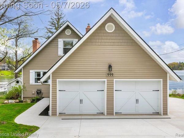 999 Lakeside Drive , Brighton, MI 48116