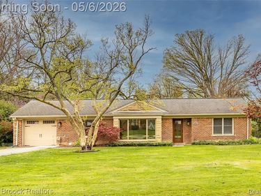 16239 Madoline Street, Beverly Hills Vlg, MI 48025