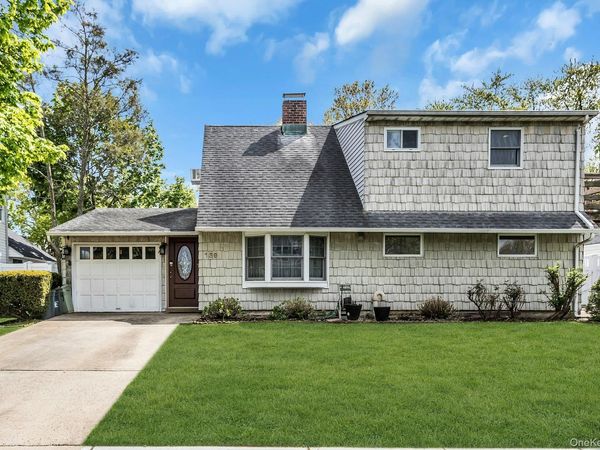 159 Kingfisher Road , Levittown, NY 11756