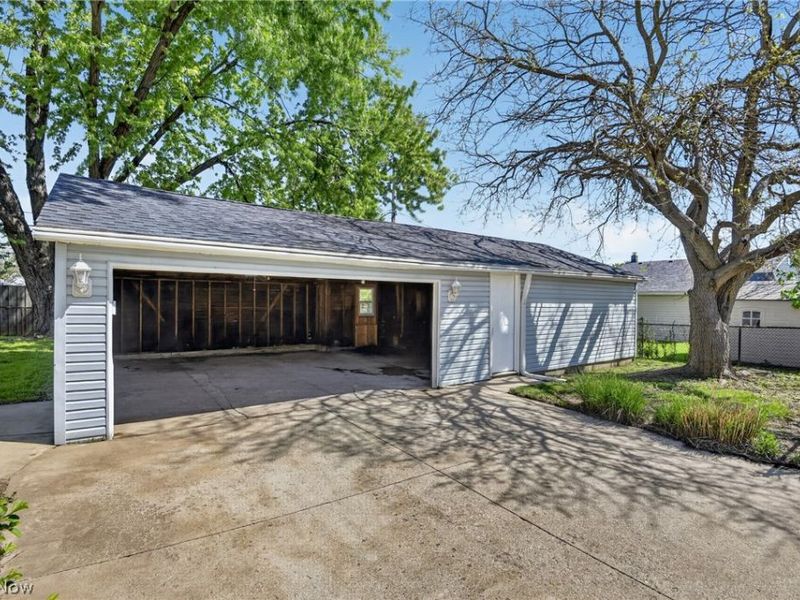 6525 Sandfield Drive, Brook Park, OH 44142 Photo 26