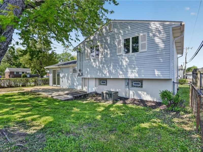 6525 Sandfield Drive, Brook Park, OH 44142 Photo 32