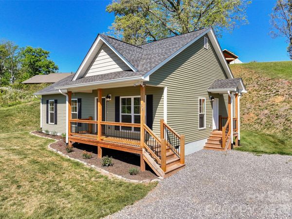 373 Barefoot Ridge , Clyde, NC 28721