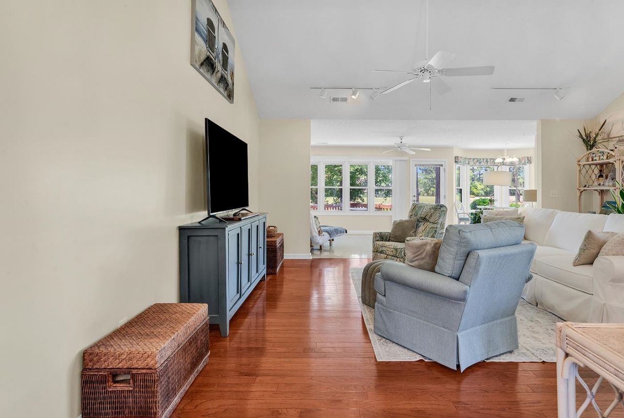 248 Cottonwood Ln. Photo 7
