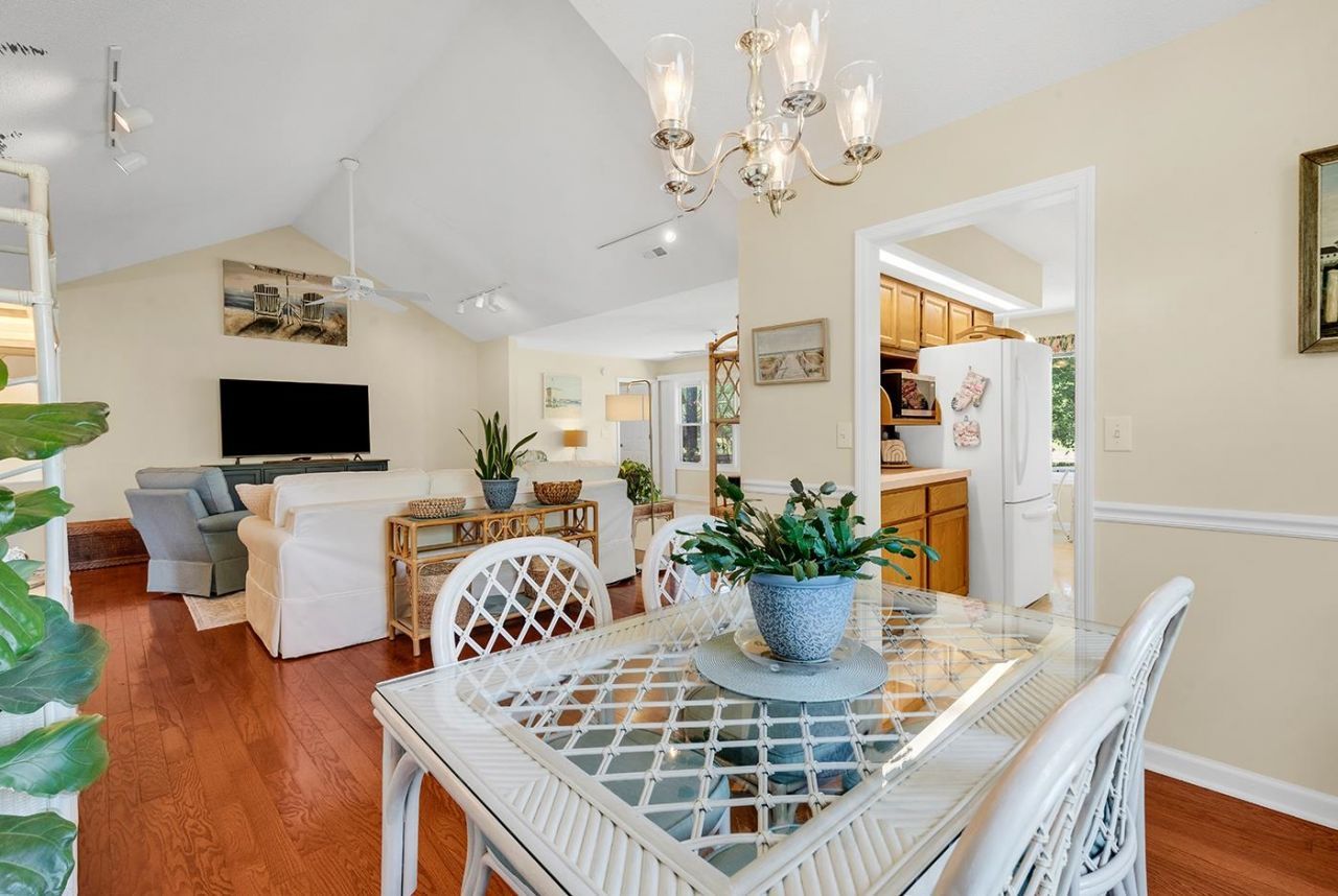 248 Cottonwood Ln. Photo 8