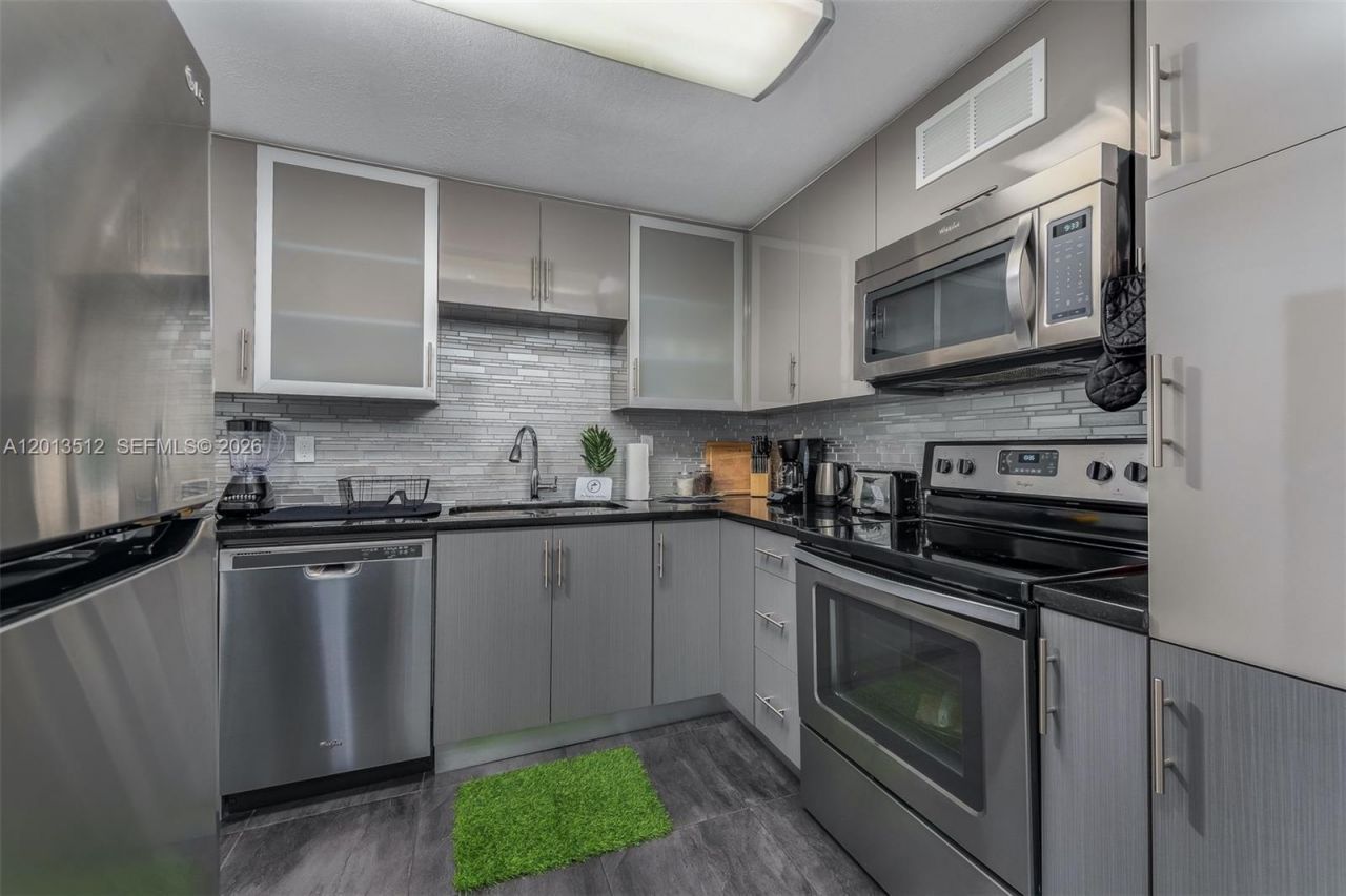 200 178th Dr, Unit 604, Sunny Isles Beach, FL 33160 Photo